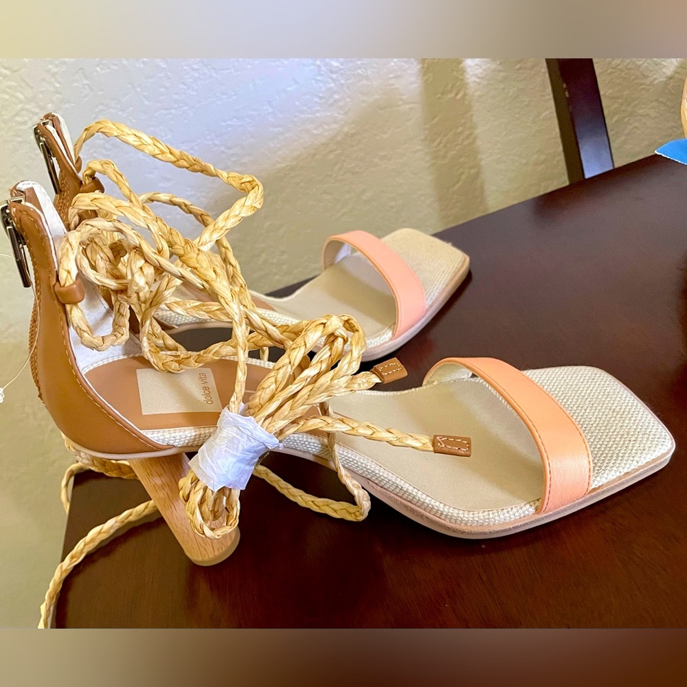NWT Dolce Vita Size 7.5 peach sandals with wooden heel and straw ballerina ties
